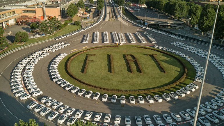 Ρεκόρ Γκίνες: Παρέδωσαν 1.495 Fiat 500 σε λιγότερο από 48 ώρες